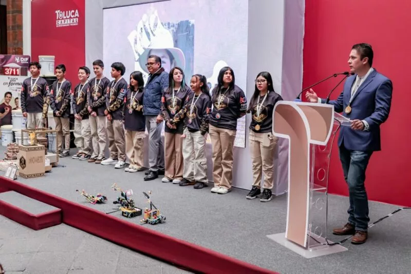 Reconoce Ricardo Moreno talento de jóvenes toluqueños en robótica