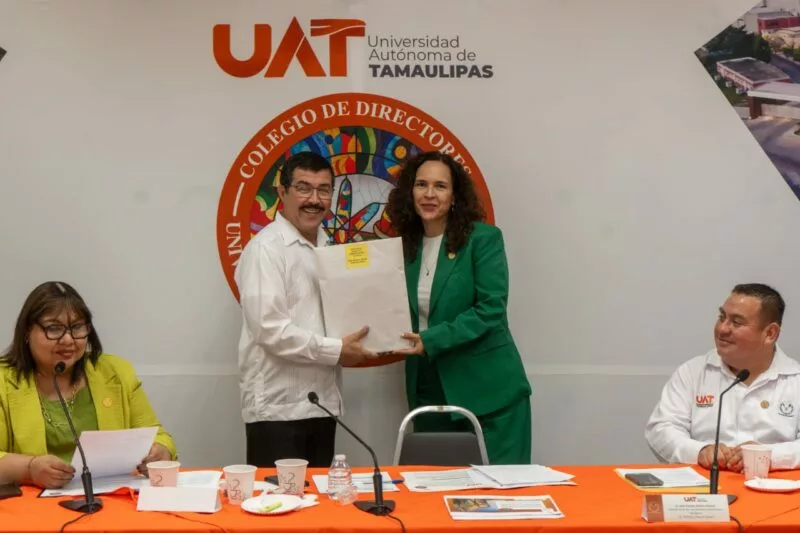 Reconoce rector la excelencia académica de egresados UAT en el EGEL