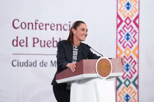 Claudia Sheinbaum firma acuerdo de colaboración con plataformas de redes sociales.