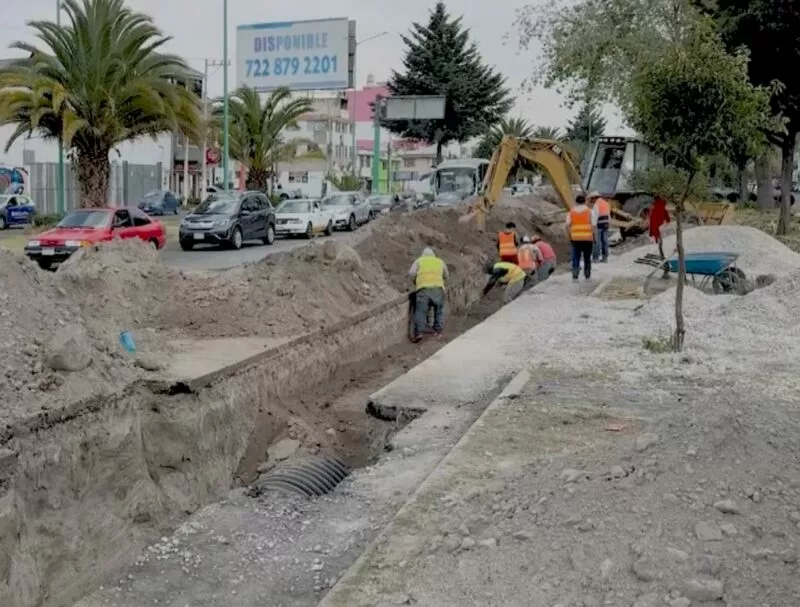 Avanza Gobierno local construcción de colector pluvial en avenida Vicente Guerrero