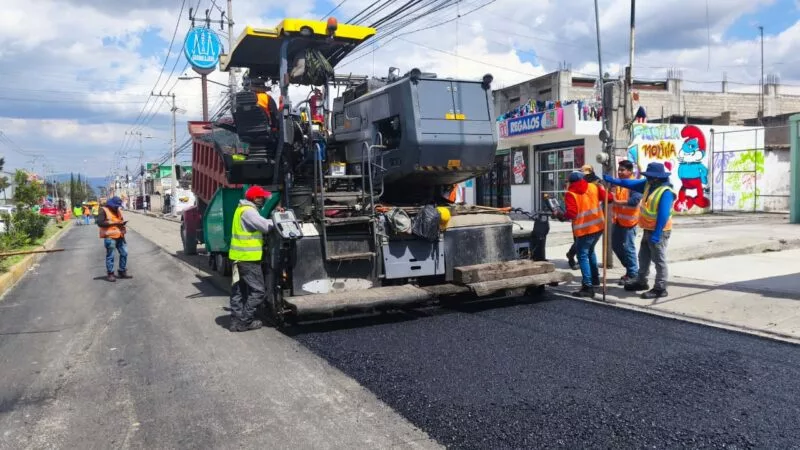 Mantiene Gobierno municipal trabajos de pavimentación en la avenida Lombardo Toledano