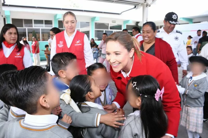 En el Barrio La Concepción, la alcaldesa Ana Muñiz Neyra recorrió andador que beneficia a estudiantes