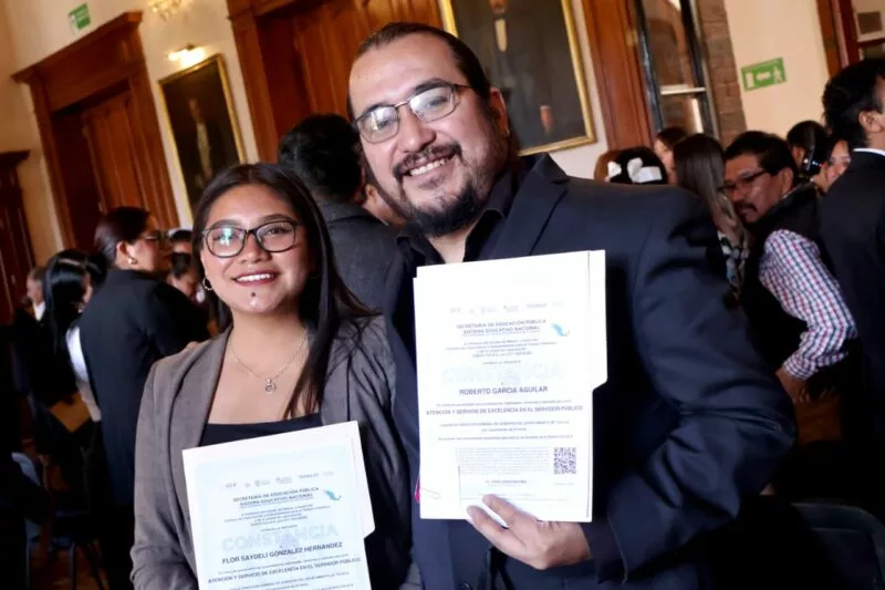 Certifica Toluca a servidores públicos en atención de excelencia