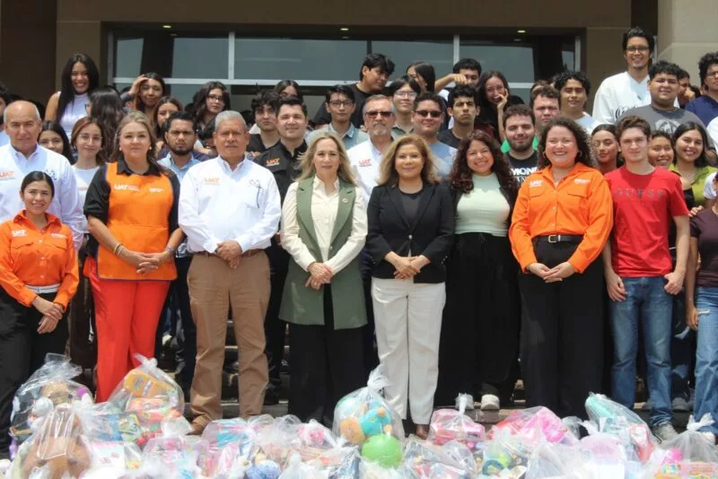 Entrega UAT juguetes a niñas y niños con la jornada “Alegrando Corazones”