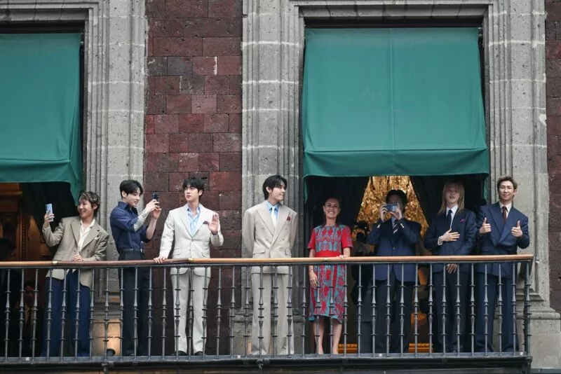 BTS Deslumbra en el Zócalo de la Ciudad de México ante 50,000 Fans