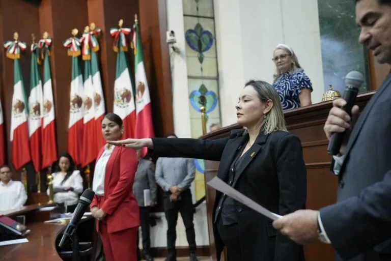 Congreso de Sinaloa otorga licencia a Rocha Moya; designa a Yeraldine Bonilla como gobernadora interina