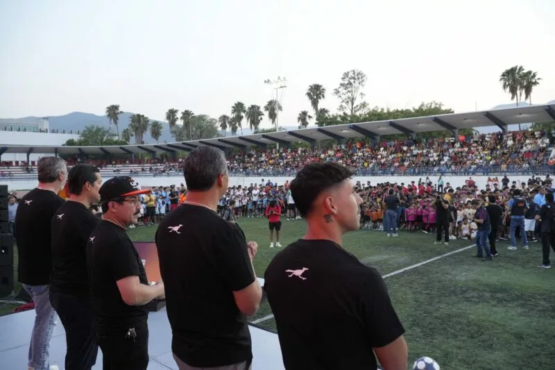 El rector inaugura la Copa UAT 2026 con Ricardo “Diablito” Chávez como invitado de honor