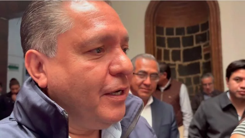 “Es mi amigo, muchos saben, es mi padrino de bodas” dice Ricardo Moreno al agradecer apoyo del senador Higinio Martínez
