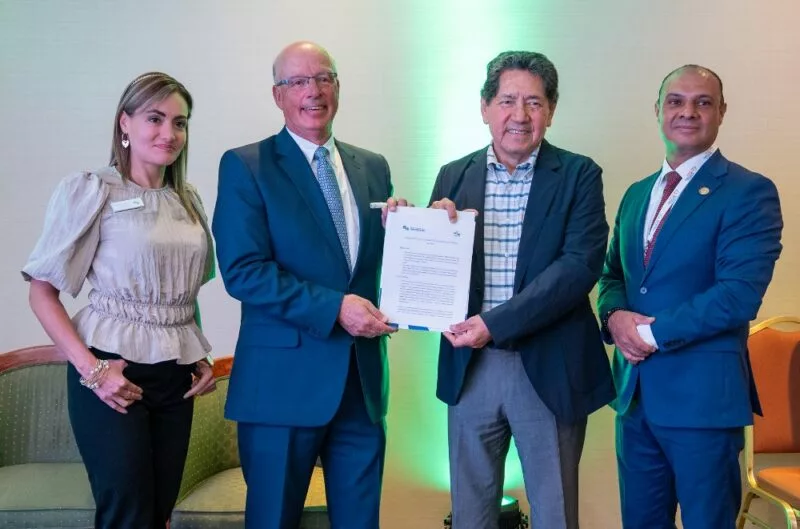APR y ANIPAC firman convenio para impulsar el reciclaje y la economía circular en México