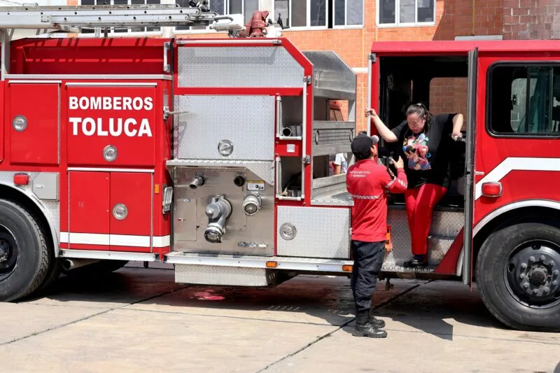 Impulsa Ricardo Moreno la inclusión con actividad para personas con discapacidad en la Estación Central de Bomberos