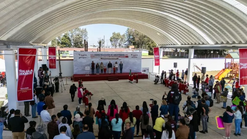 Transforma Ricardo Moreno espacios escolares con nuevos arcotechos en escuelas
