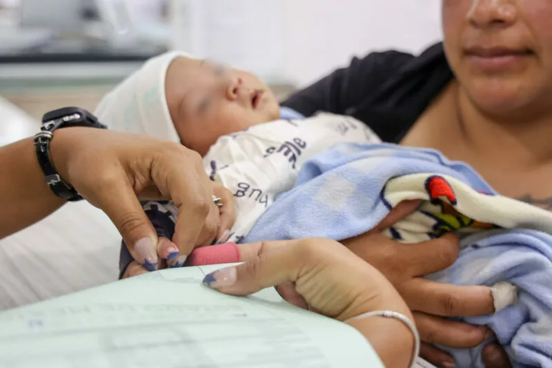 26 familias de EdoMéx priorizan colocar el apellido materno para brindar identidad a sus hijas e hijos