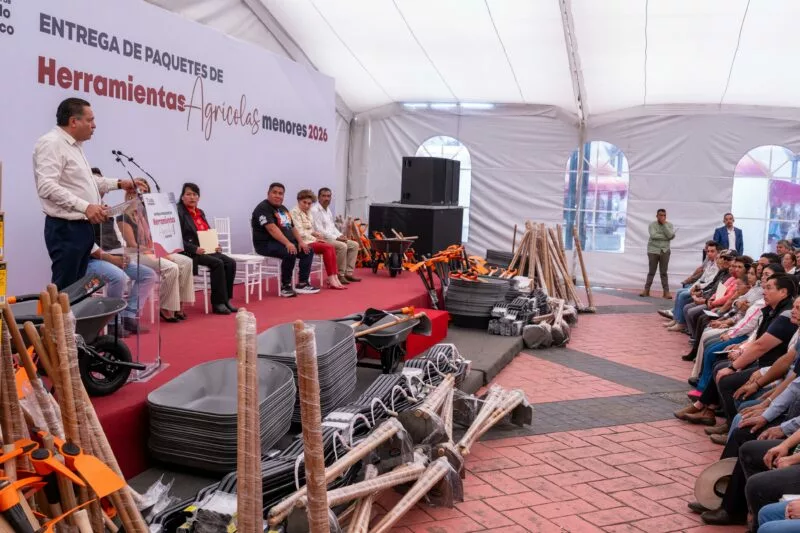 Fortalece Ricardo Moreno a productores toluqueños con entrega de 200 kits de herramientas agrícolas