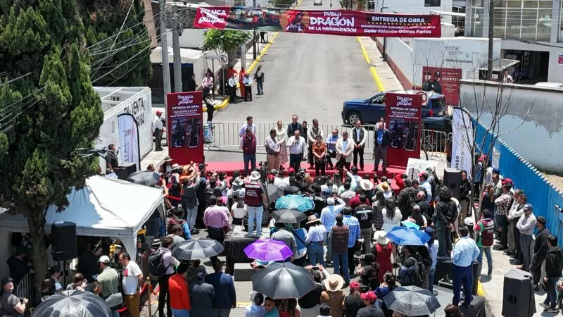 Entrega Ricardo Moreno calle Valentín Gómez Farías, primera vialidad reconstruida con “Diablo Dragón”