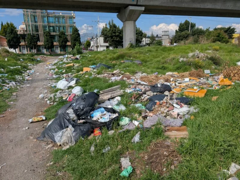 Retiran 10 toneladas de residuos en paso peatonal de avenida Las Torres