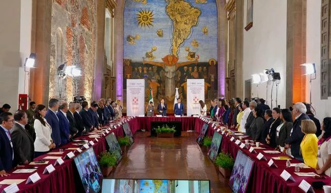 Acuerdan SEP y autoridades educativas estatales mantener el calendario escolar 2025-2026 vigente