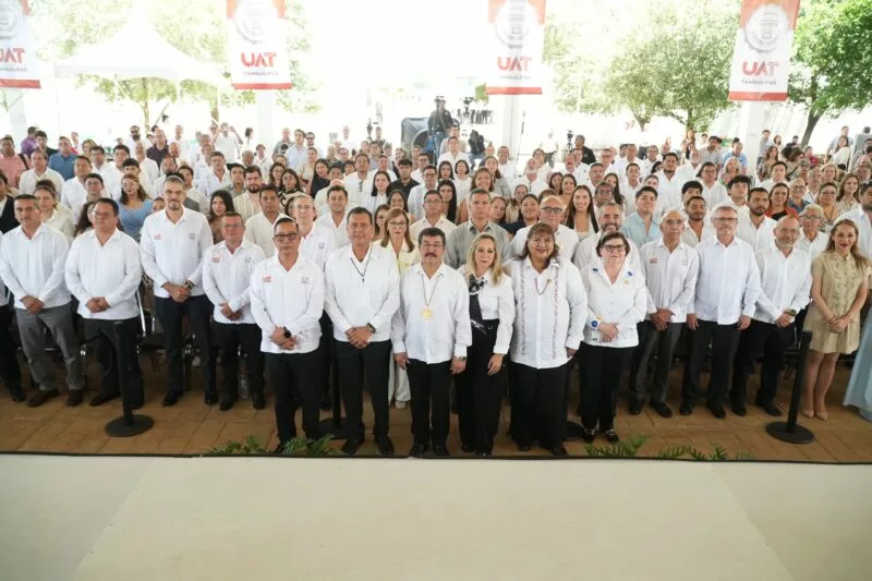 En homenaje solemne reconoce la UAT trayectoria de 215 docentes 