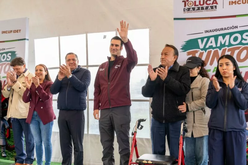Cumple Ricardo Moreno a la Nueva Oxtotitlán y entrega cancha de futbol