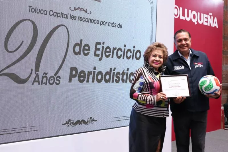 Reconoce Ricardo Moreno a periodistas por su labor en más de dos décadas de trayectoria