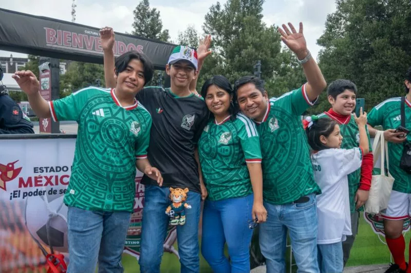 Se viste de verde la Plaza de los Mártires con la pasión futbolera de la afición toluqueña