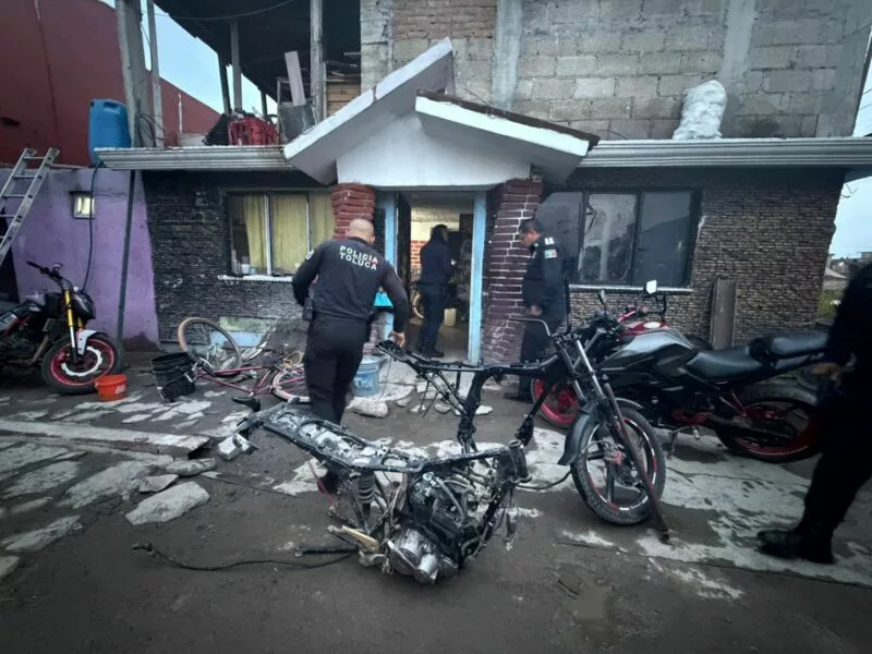 Captura Policía de Toluca a banda dedicada al robo de motos y narcomenudeo