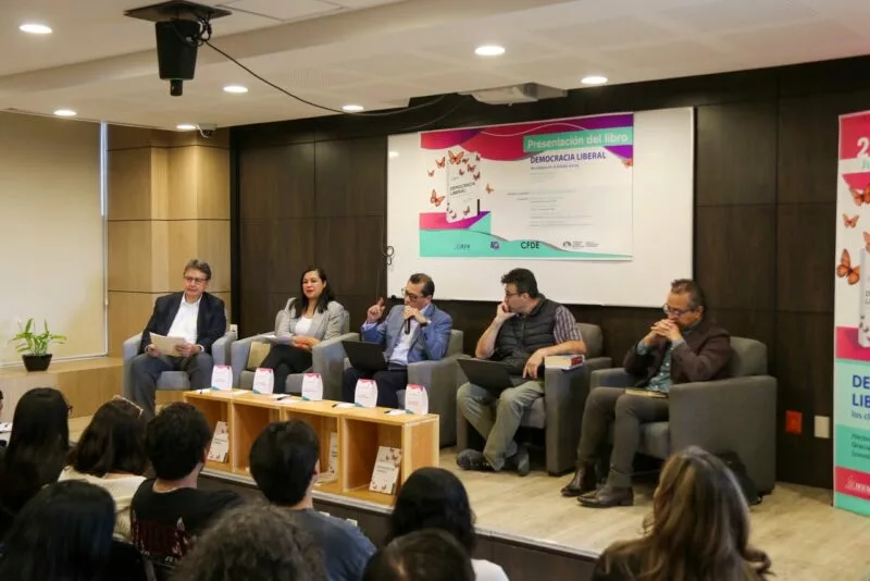 El Instituto Electoral del Estado de México presentó el libro Democracia liberal