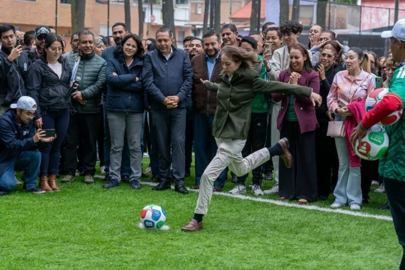 Entrega Ricardo Moreno rehabilitación integral del Parque Laura Méndez de Cuenca