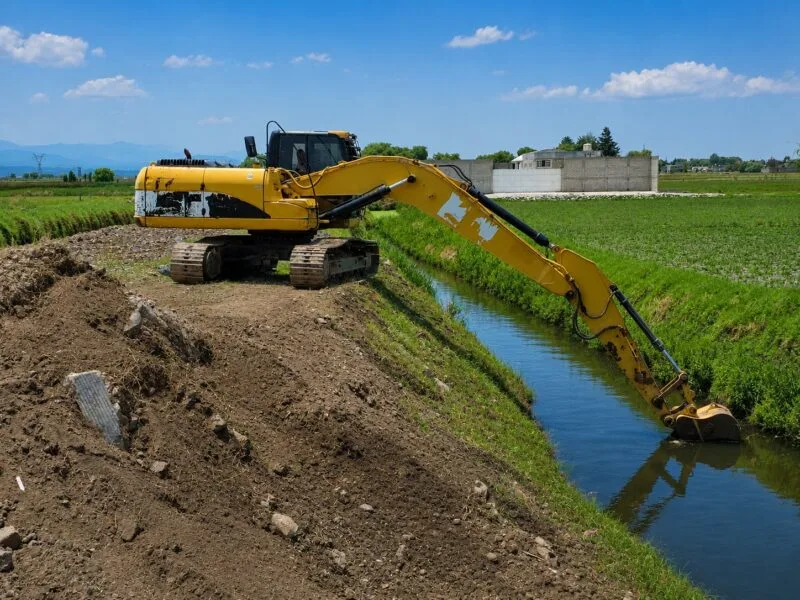 Retira Gobierno municipal más de 220 toneladas de azolve de canales